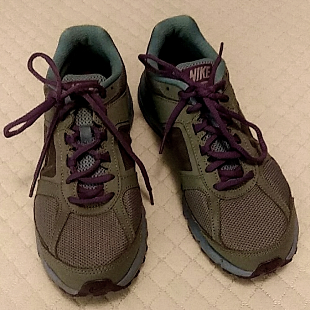 Nike Women's tennis shoes